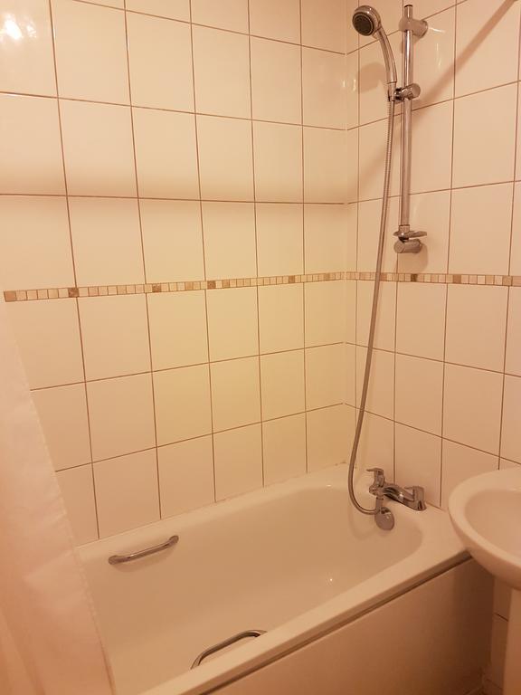 Red Lion Hotel Tredegar Екстериор снимка