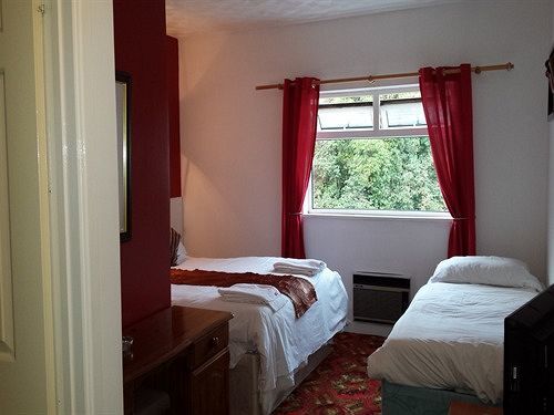 Red Lion Hotel Tredegar Екстериор снимка
