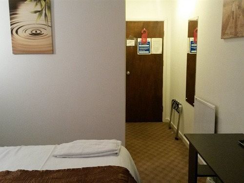 Red Lion Hotel Tredegar Екстериор снимка