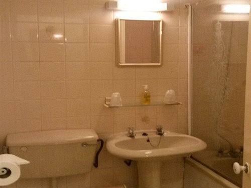 Red Lion Hotel Tredegar Екстериор снимка