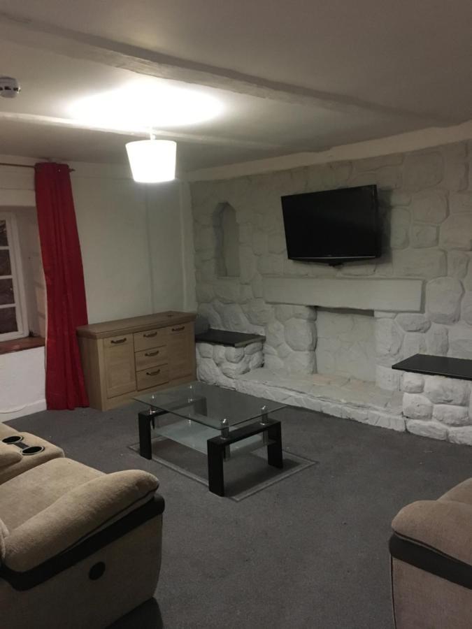 Red Lion Hotel Tredegar Екстериор снимка