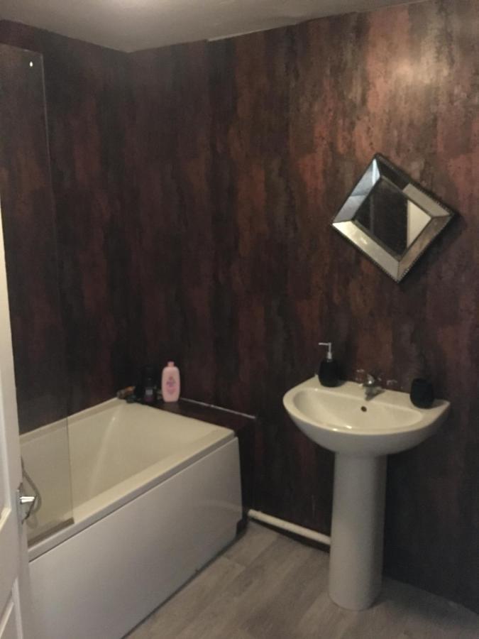 Red Lion Hotel Tredegar Екстериор снимка